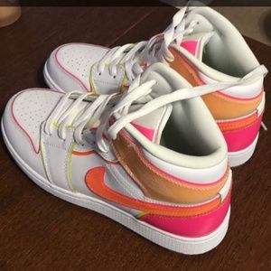 Air Jordan 1s Edge glow size 7.5